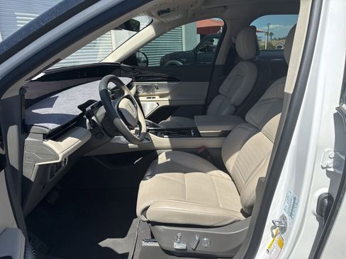 Used 2025 Lincoln Nautilus Reserve AWD/4WD image 10