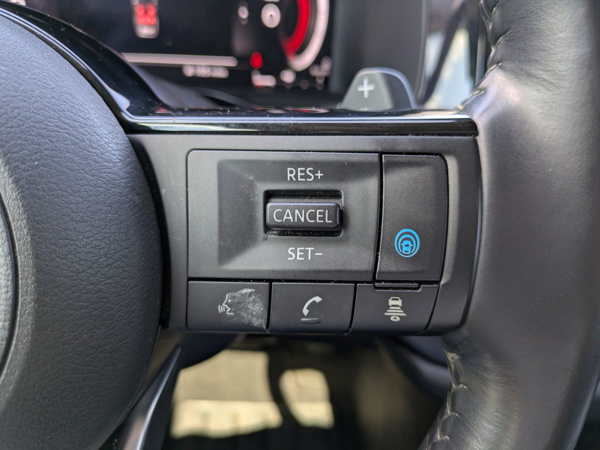 Used 2022 Nissan Pathfinder Platinum w/ Cargo Package FWD image 27