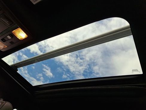 Used 2018 Toyota Tacoma Limited image 16