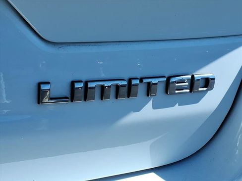 Used 2023 Jeep Grand Cherokee Limited image 12