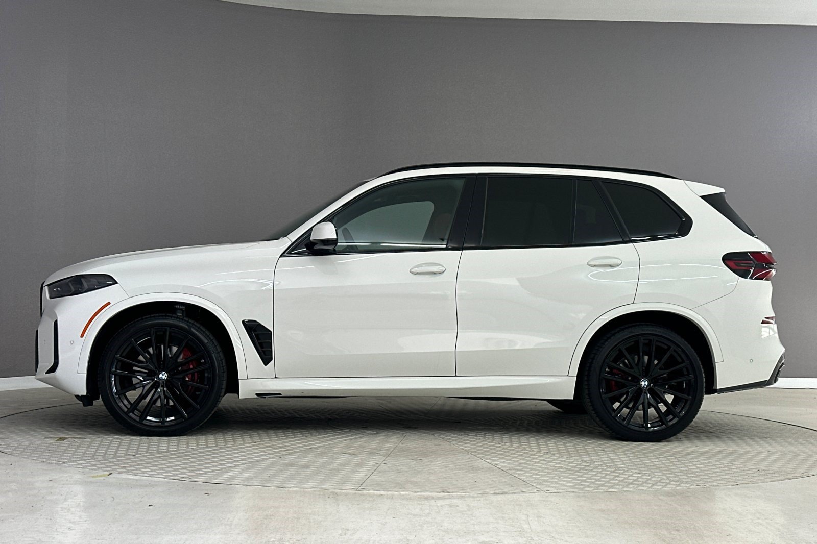 Used 2024 BMW X5 sDrive40i w/ M Sport Package RWD image 2