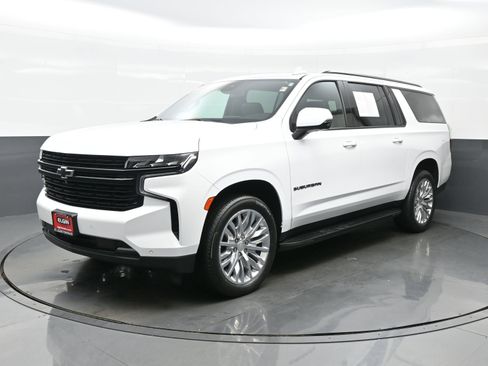 Used 2023 Chevrolet Suburban RST w/ Luxury Package image 2