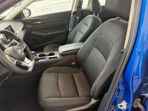 Used 2025 Nissan Altima 2.5 SV FWD image 27