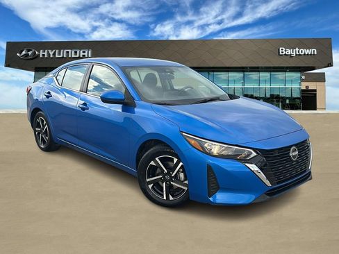 Used 2025 Nissan Sentra SV FWD image 1