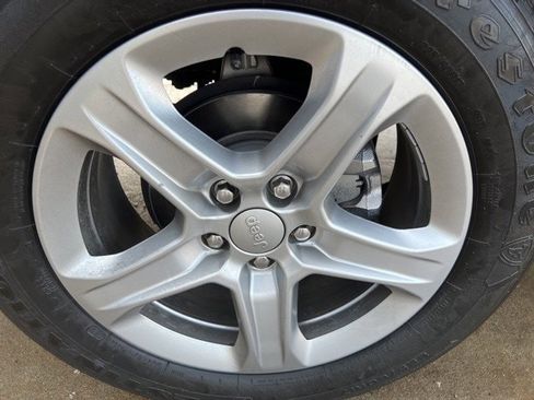 Used 2023 Jeep Compass Latitude image 7