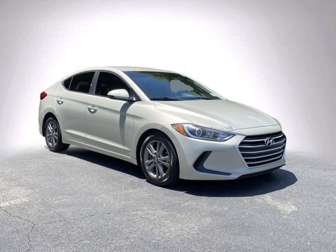 Used 2017 Hyundai Elantra SE FWD image 2