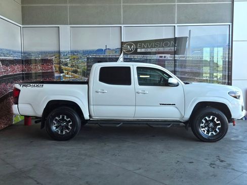 Certified 2022 Toyota Tacoma SR image 4