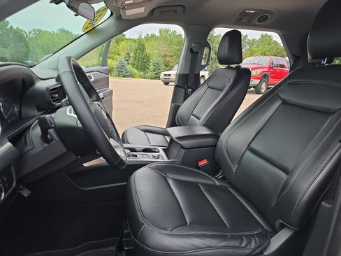 Used 2022 Ford Explorer XLT w/ Equipment Group 202A AWD/4WD image 16