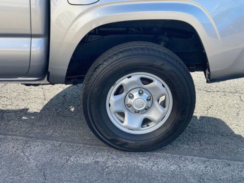 Used 2021 Toyota Tacoma SR AWD/4WD image 31