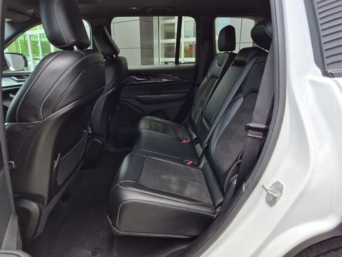 Used 2023 Jeep Grand Cherokee Altitude AWD/4WD image 26