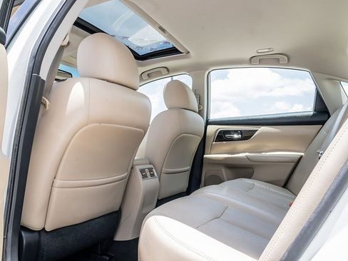Used 2015 Nissan Altima 3.5 SL FWD image 16