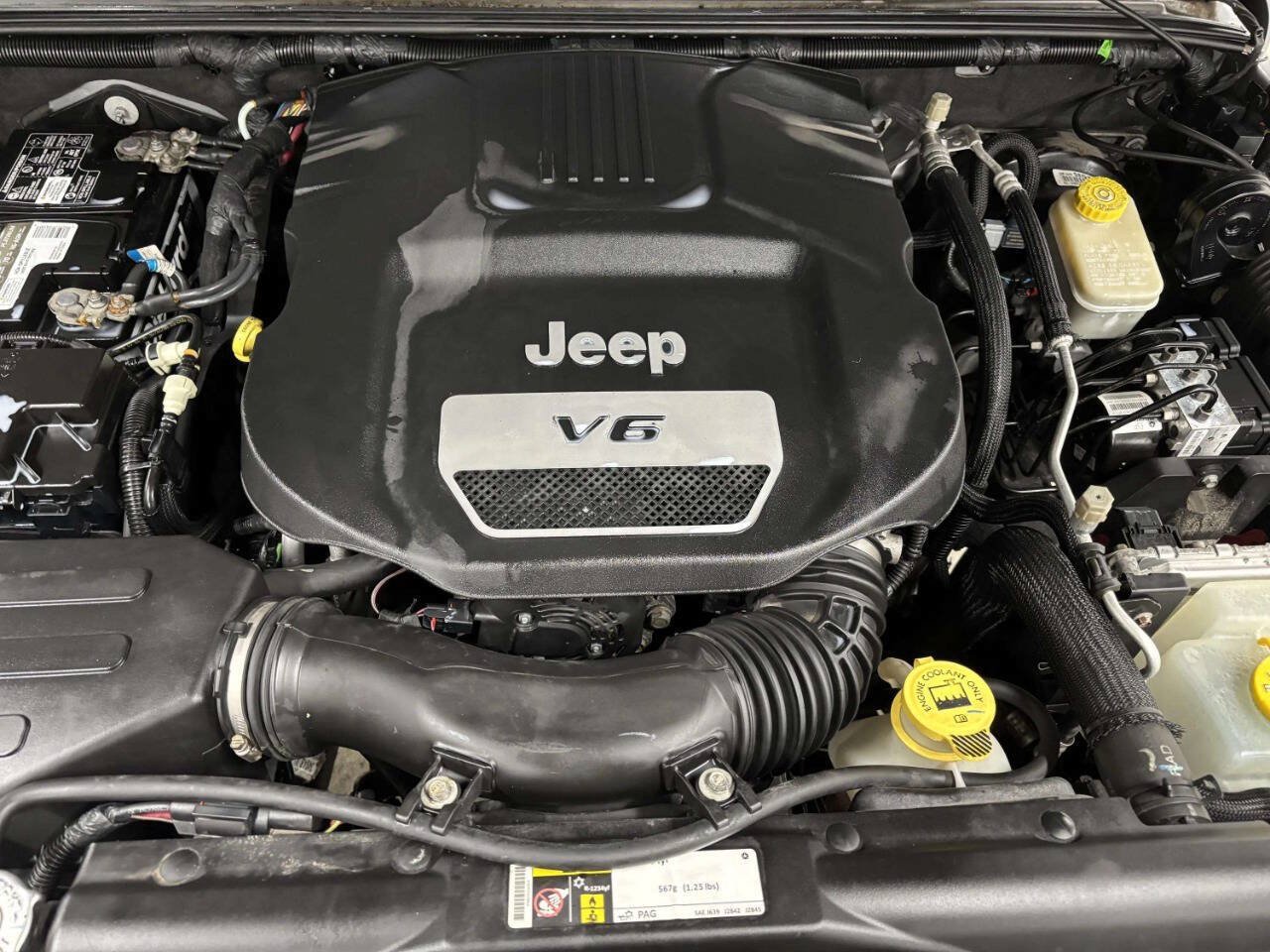 Used 2016 Jeep Wrangler Unlimited Rubicon AWD/4WD image 11