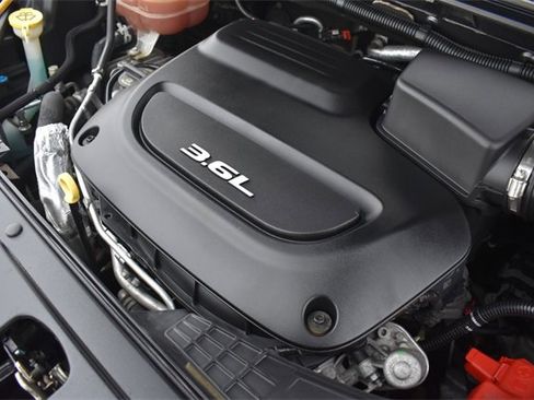 Used 2017 Chrysler Pacifica Touring-L w/ Tire & Wheel Group image 35