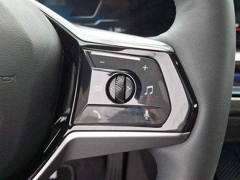 Used 2025 BMW i5 xDrive40 w/ Premium Package AWD/4WD image 24