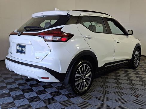 Used 2023 Nissan Kicks SR w/ SR Premium Package image 6