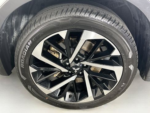 Used 2024 Mitsubishi Outlander SE image 11
