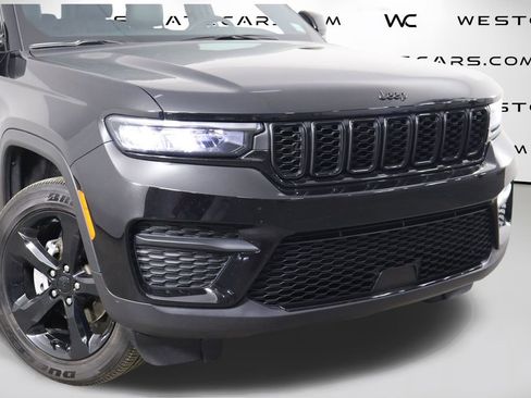 Used 2025 Jeep Grand Cherokee Altitude image 49