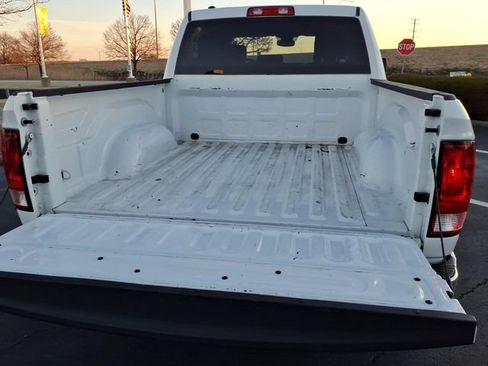 Used 2022 RAM 1500 Classic SLT AWD/4WD image 18