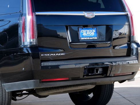 Used 2020 Cadillac Escalade Luxury image 32