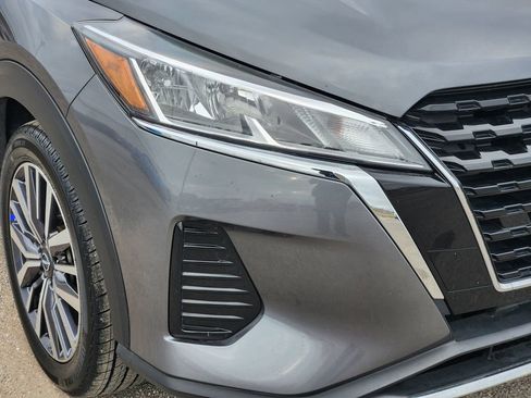 Used 2024 Nissan Kicks SV image 9