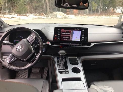 Certified 2022 Toyota Sienna XSE w/ XSE Plus Package image 9