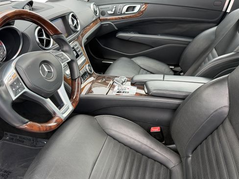 Used 2013 Mercedes-Benz SL 550 image 4