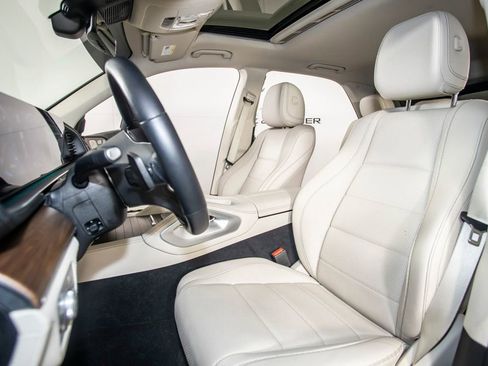 Used 2022 Mercedes-Benz GLE 350 GLE 350 w/ 3rd Row Seat Package image 17