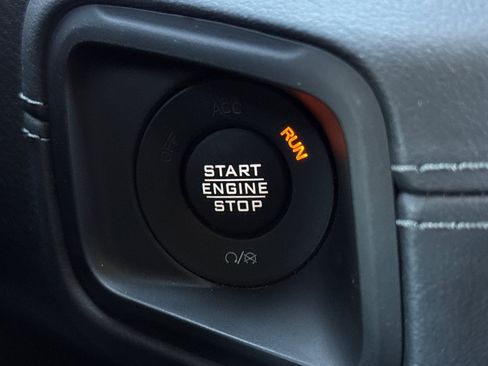 Used 2025 Jeep Wrangler Unlimited Sahara AWD/4WD image 25