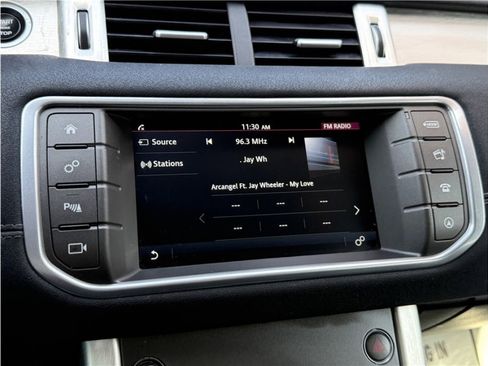 Used 2017 Land Rover Range Rover Evoque SE Premium image 42