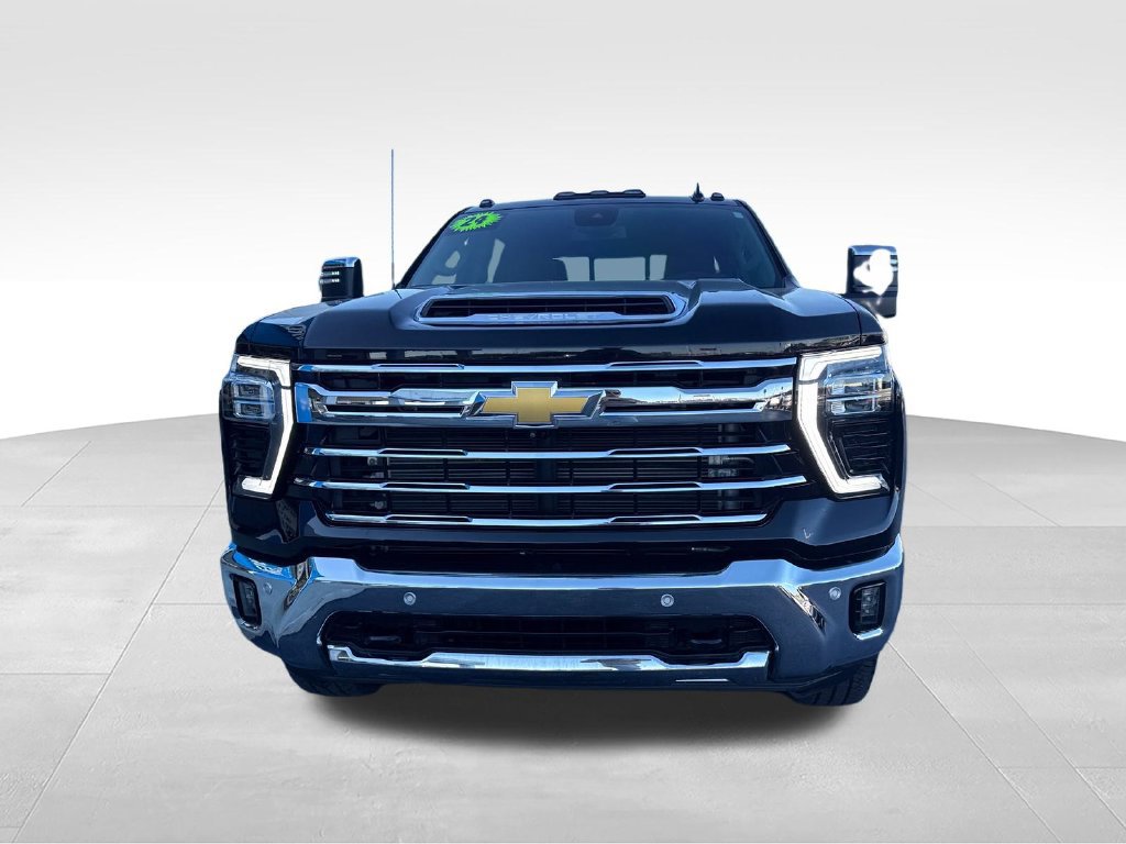 Used 2024 Chevrolet Silverado 2500 LTZ w/ LTZ Convenience Package AWD/4WD image 9