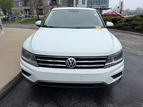 Used 2018 Volkswagen Tiguan SE w/ Panoramic Sunroof Package image 3