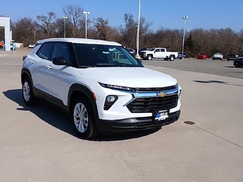 New 2026 Chevrolet TrailBlazer LS w/ LS Convenience Package FWD image 2