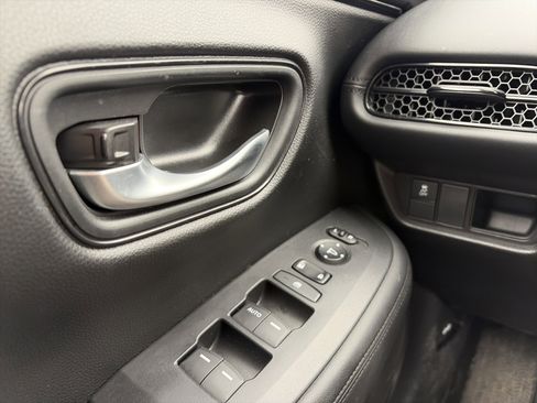 Certified 2023 Honda HR-V LX image 24