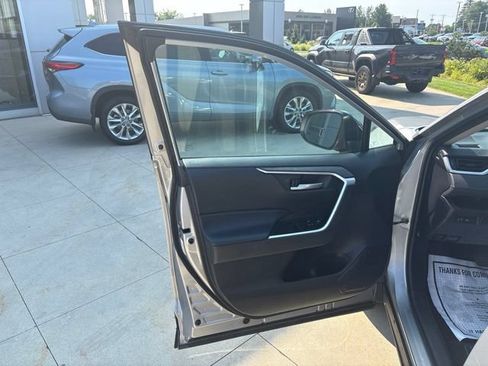 Used 2021 Toyota RAV4 XLE AWD/4WD image 24