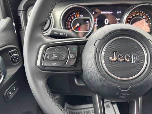 Used 2023 Jeep Gladiator Sport AWD/4WD image 21