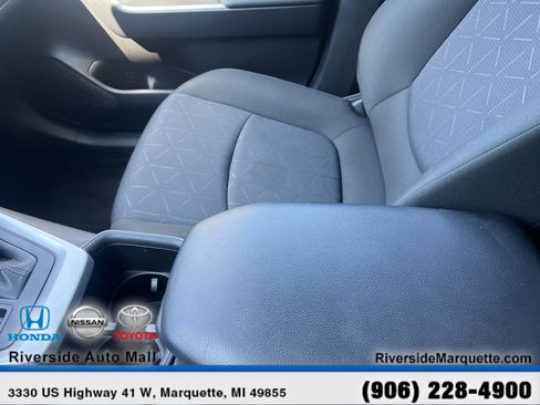 Used 2025 Toyota RAV4 XLE AWD/4WD image 20