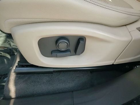 Used 2017 Jaguar F-PACE Prestige image 5