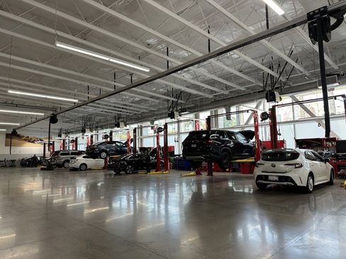 Used 2023 Chevrolet Suburban Premier image 35