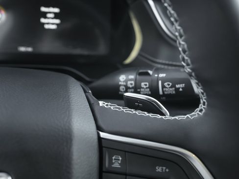 Used 2025 Jeep Grand Cherokee Limited image 19