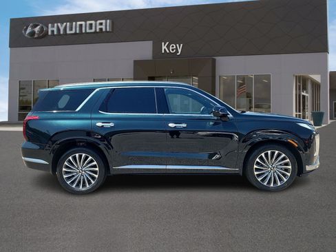 Certified 2025 Hyundai Palisade Calligraphy AWD/4WD image 3