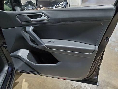 Used 2020 Volkswagen Tiguan SEL FWD image 16