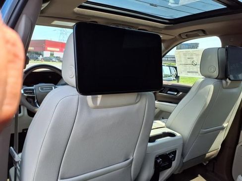 Used 2025 GMC Yukon Denali w/ Denali Reserve Package image 21