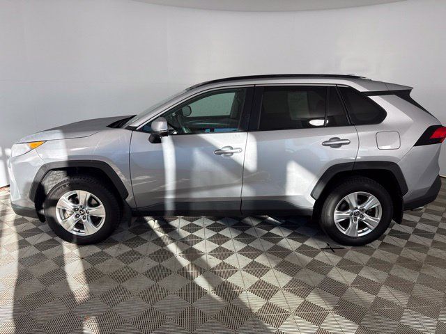 Used 2021 Toyota RAV4 XLE AWD/4WD image 4
