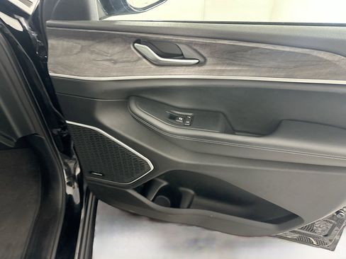 Used 2022 Jeep Grand Cherokee Limited 4xe image 31