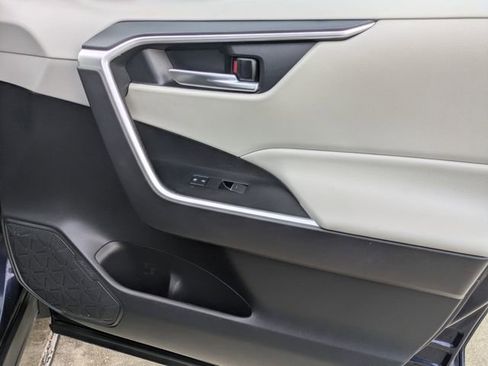 Used 2022 Toyota RAV4 XLE image 32