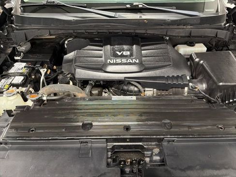 Used 2018 Nissan Titan SV w/ SV Convenience Package image 33