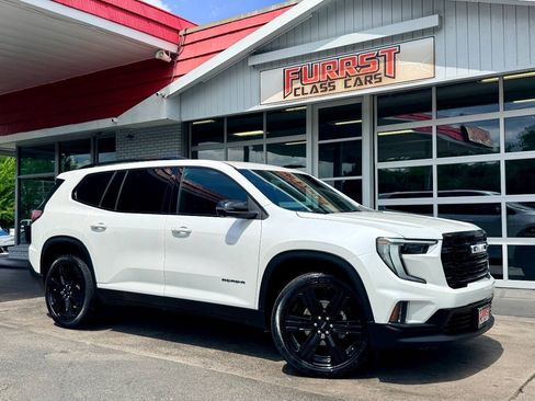 Used 2025 GMC Acadia Elevation w/ Elevation Premium Package AWD/4WD image 1