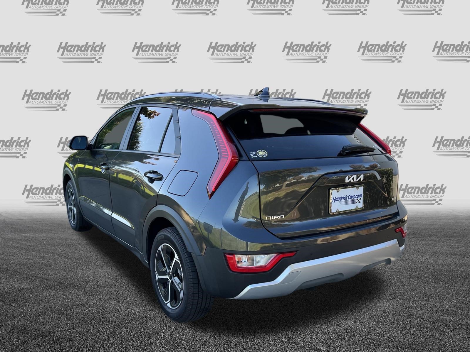 Used 2025 Kia Niro EX FWD image 9