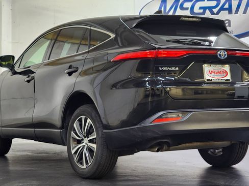 Used 2021 Toyota Venza LE AWD/4WD image 12