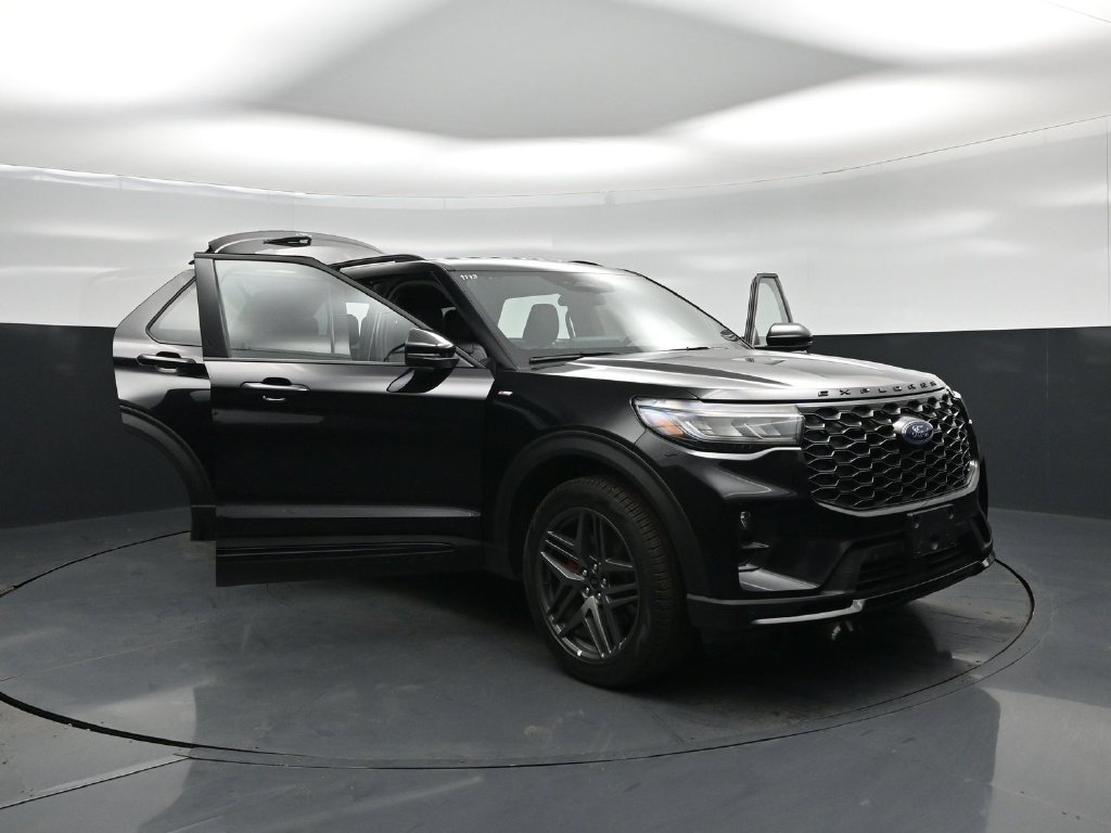 Certified 2026 Ford Explorer ST-Line w/ ST-Line Street Pack AWD/4WD image 28